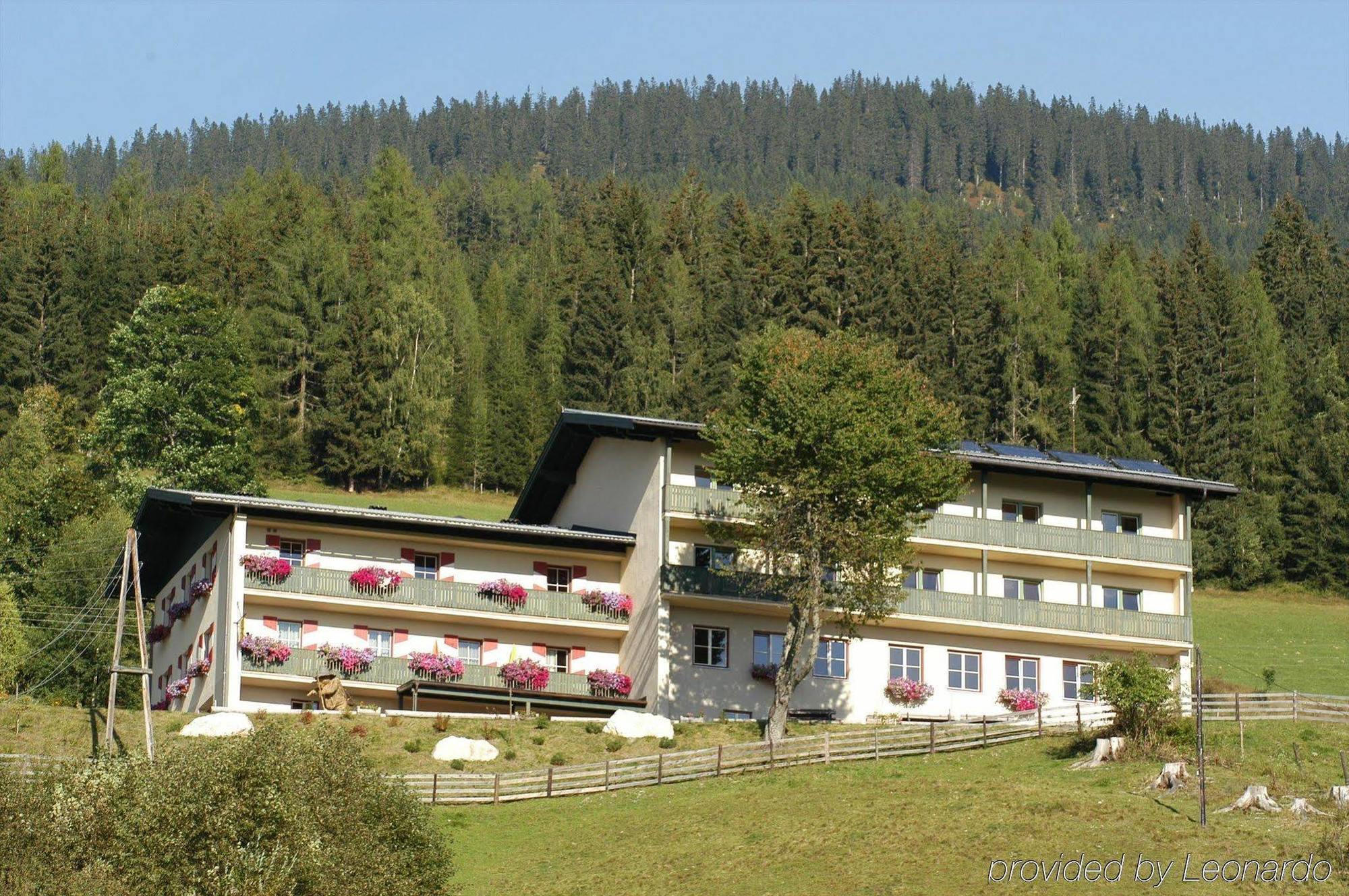 Hotel Jufa St. Martin Sankt Martin am Tennengebirge Exterior foto